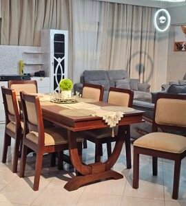 Dinning Table za kisasa